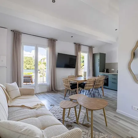 Splendid Flat Centre With Parking And Swimming Pool - 2br6p