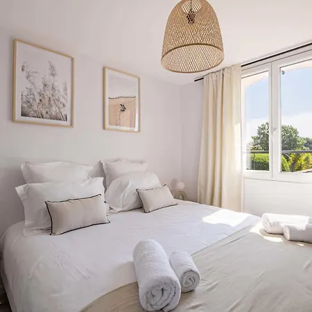 Splendid Flat Centre With Parking And Swimming Pool - 2br6p