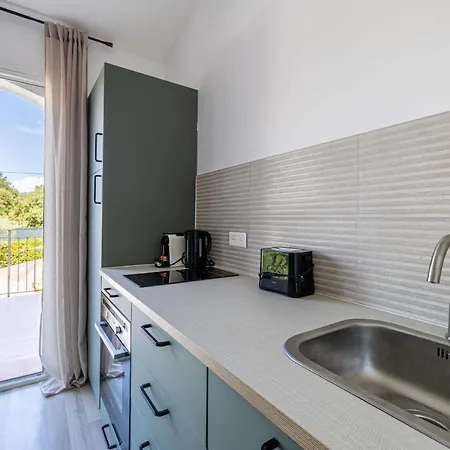 Splendid Flat Centre With Parking And Swimming Pool - 2br6p